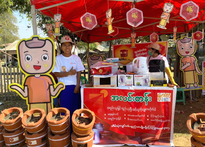 Le stand de femmes du réseau du Geres au festival de la Pagode au Myanmar Le stand de femmes du réseau du Geres au festival de la Pagode au Myanmar