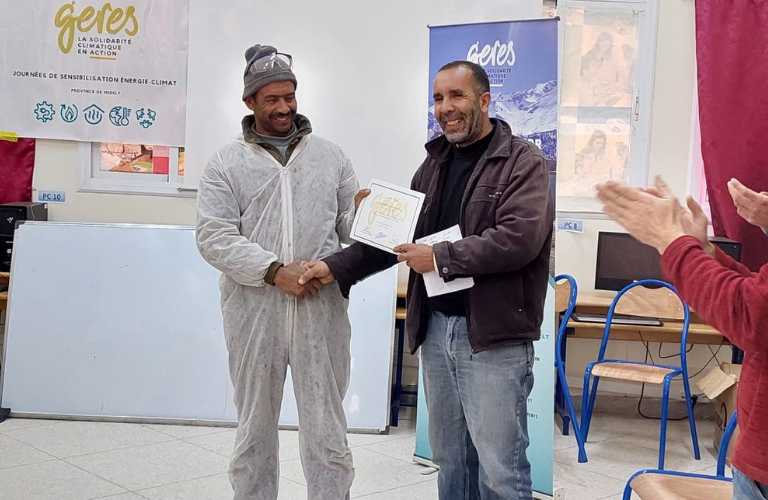 Remise des certificats de formation - CEMAATERR Maroc Formation des artisans aux techniques d'isolation